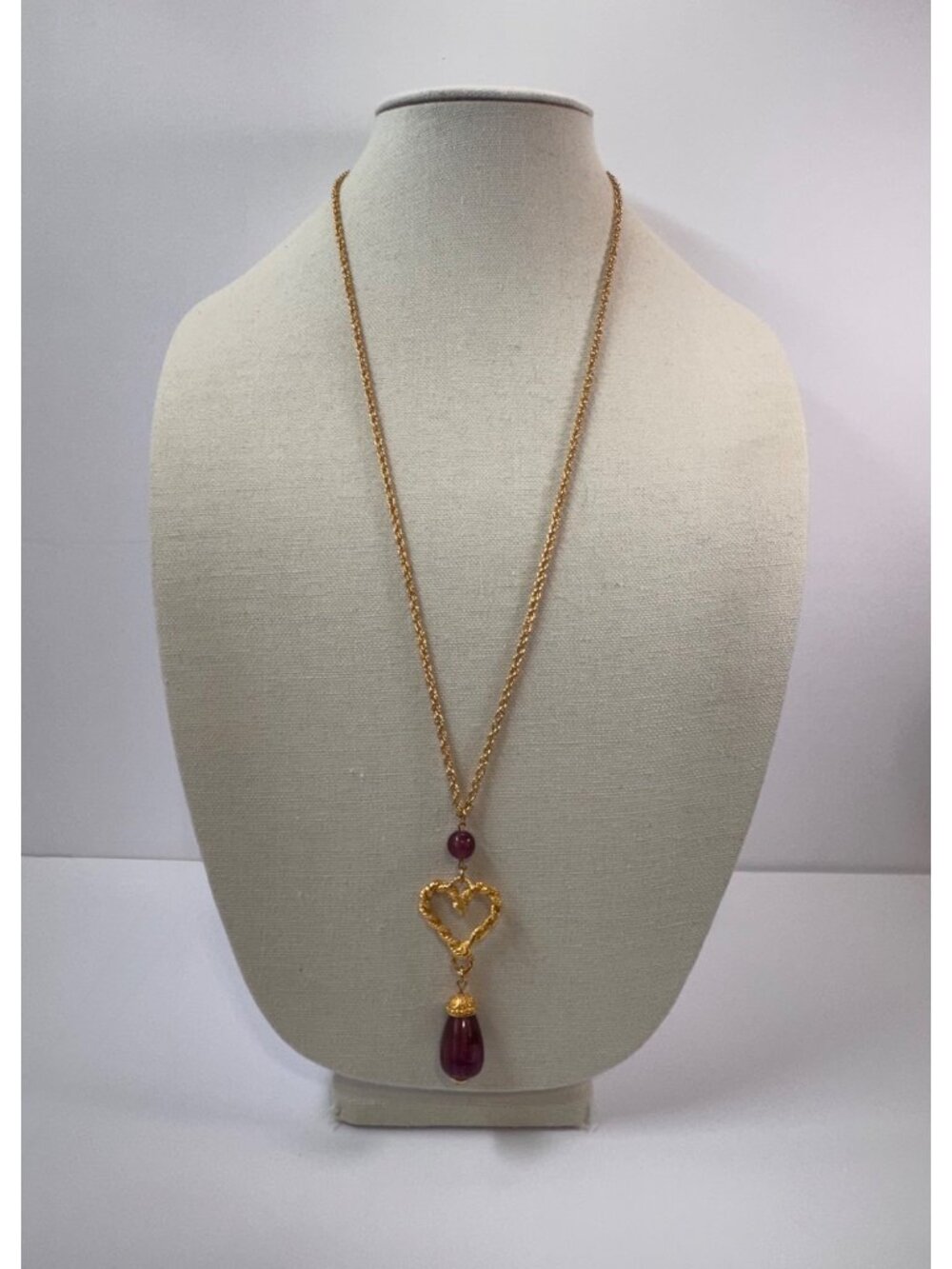 Avon Gold Tone Heart Pendant Necklace Purple Lucite Drop 30 Inch Chain